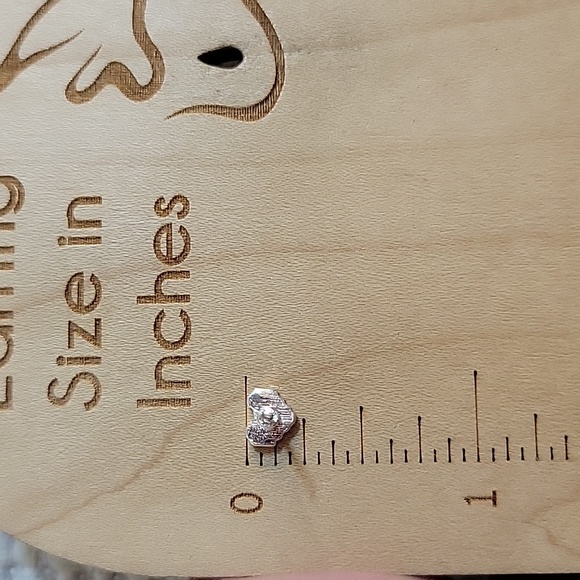 TINY RAINBOW HEART STUD EARRINGS - Picture 5 of 5